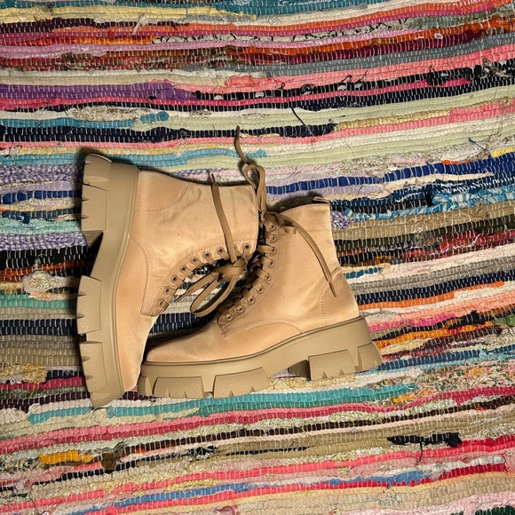 Steve Madden Shoes - Steve Madden Camel 🐪 Tan Lace Up Combat Boots Size 8.5